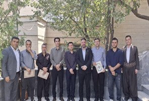 تقدیر-از-کارمندان-نمونه-حوزه-سلامت-در-آیین-گرامیداشت-روز-کارمند